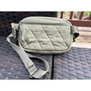 NWOT Vera Bradley Ultralite Quilted Belt Bag Sage Green